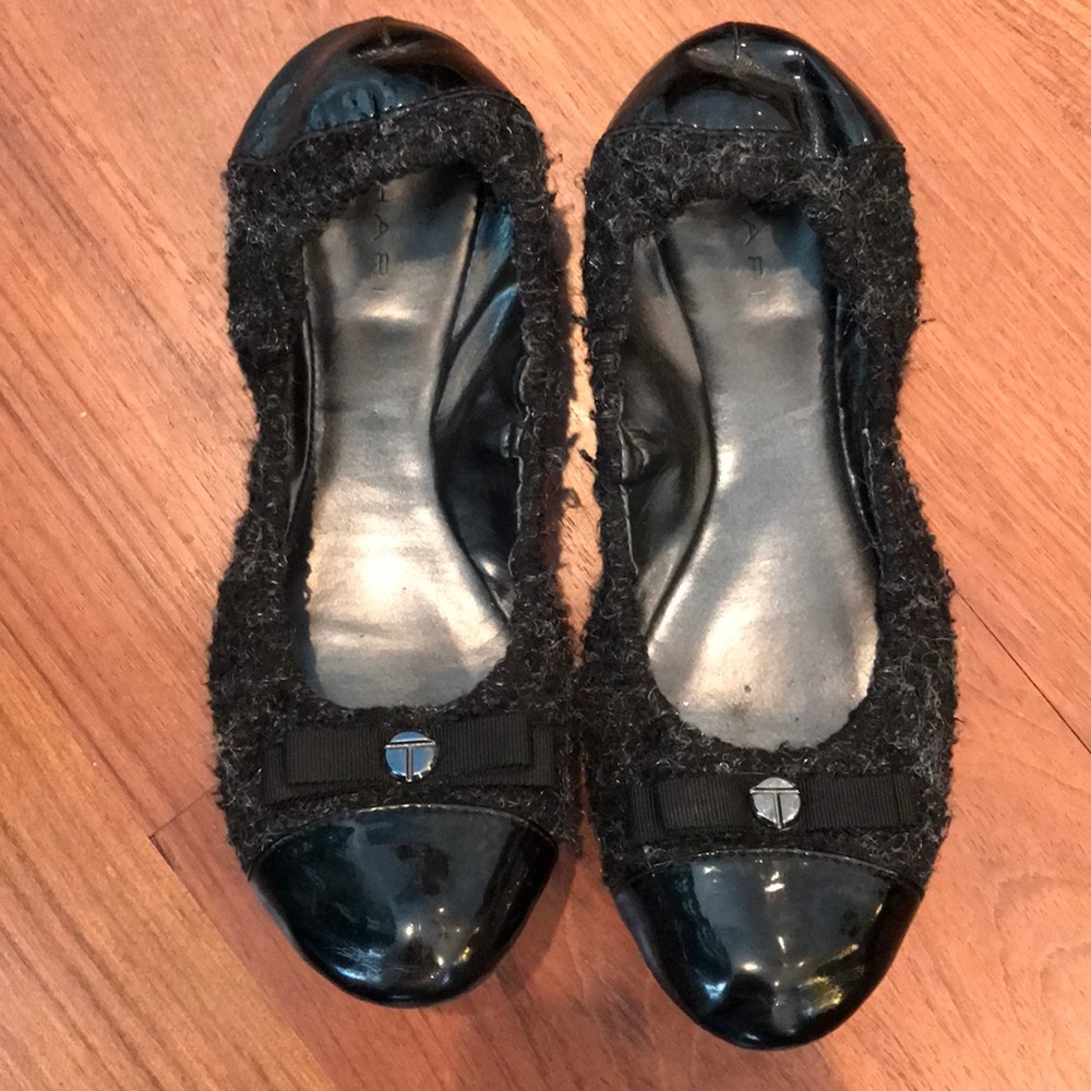 Tahari patent leather and boucle black flats